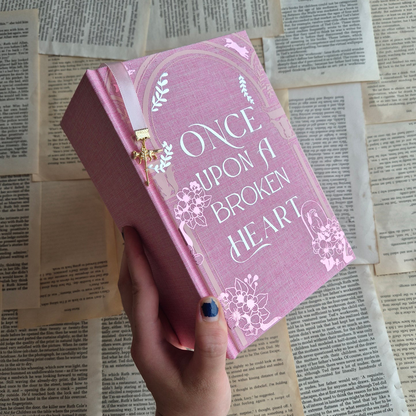 Once Upon A Broken Heart Omnibus - With sprayed edges