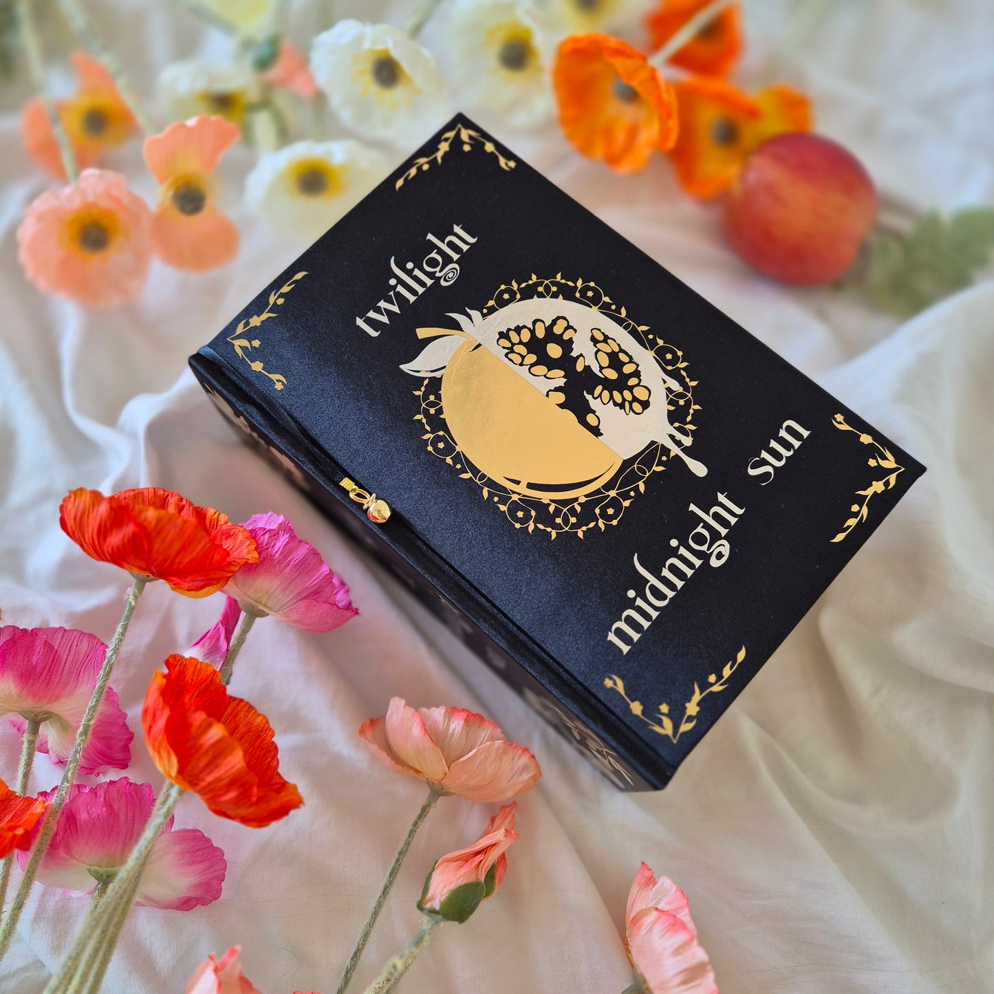 A Tandem Read of Twilight and Midnight Sun